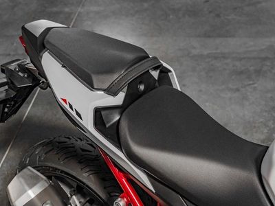 2025 Honda CB750 Hornet - Photo 9