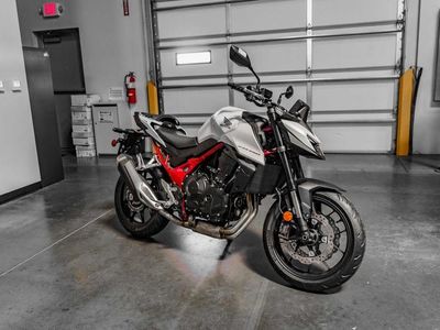 2025 Honda CB750 Hornet - Photo 2
