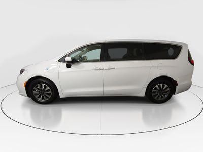 2023 Chrysler Pacifica — interior view
