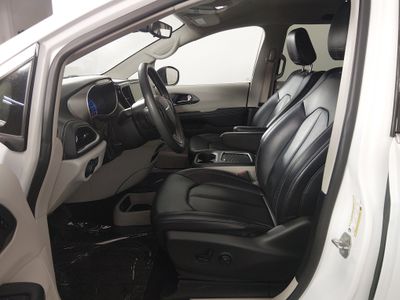 2023 Chrysler Pacifica — photo 20 view