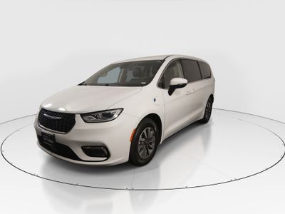 2023 Chrysler Pacifica — rear three-quarter view