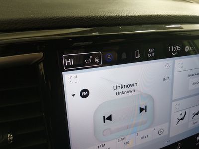 2023 Chrysler Pacifica — photo 17 view