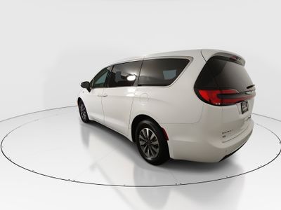 2023 Chrysler Pacifica — detail view
