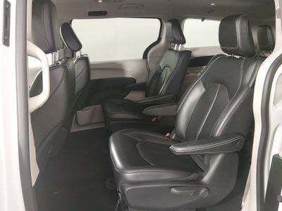 2023 Chrysler Pacifica — photo 21 view