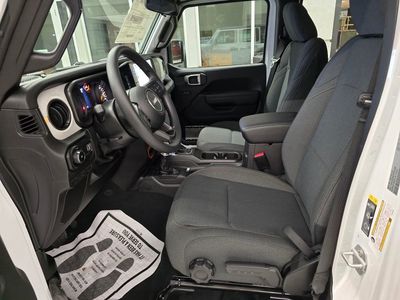 2026 Jeep Wrangler - Photo 15