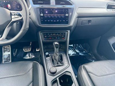 2022 Volkswagen Tiguan — photo 18 view