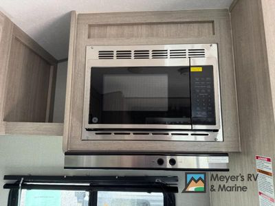 2025 Coachmen RV Catalina Legacy Edition - Photo 11