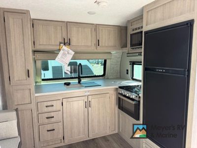 2025 Coachmen RV Catalina Legacy Edition - Photo 8