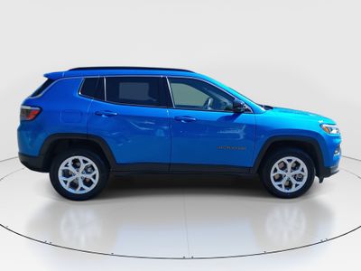 2024 Jeep Compass — photo 8 view