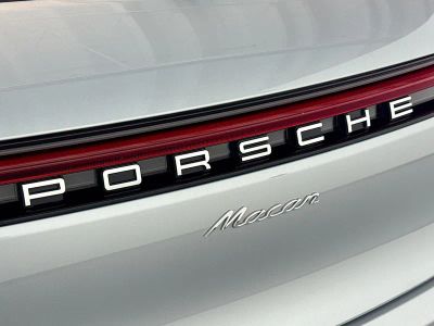 2025 Porsche Macan - Photo 25