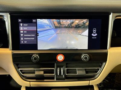 2025 Porsche Macan - Photo 16