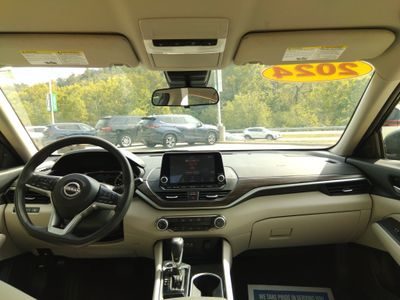 2024 Nissan Altima — photo 13 view