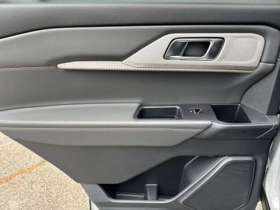 2026 Ford Explorer — photo 21 view
