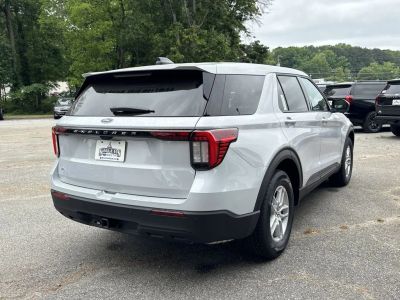 2026 Ford Explorer — photo 7 view