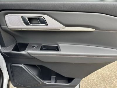 2026 Ford Explorer — photo 16 view