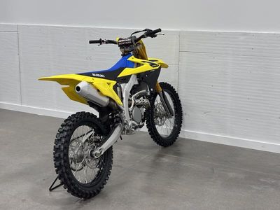 2026 Suzuki RM-Z250 — engine compartment view
