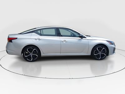 2024 Nissan Altima — photo 8 view