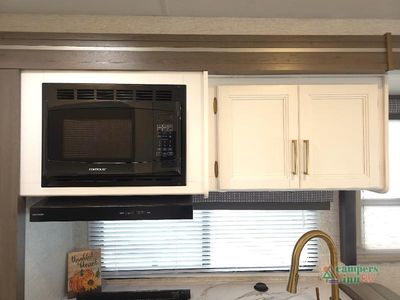 2024 Thor Motor Coach Chateau — photo 38 view