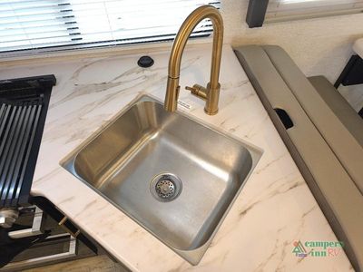 2024 Thor Motor Coach Chateau — photo 42 view
