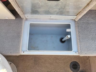 2001 Crestliner 1650 SC - Photo 10