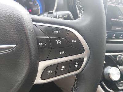 2023 Chrysler Pacifica — photo 12 view