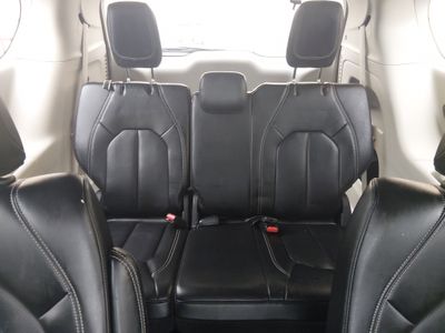2023 Chrysler Pacifica — photo 17 view