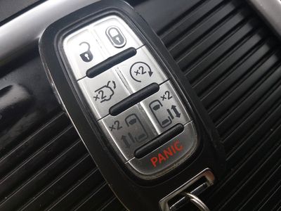2023 Chrysler Pacifica — photo 15 view