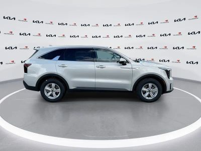 2026 Kia Sorento — photo 9 view