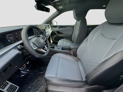 2026 Volkswagen Tiguan — photo 17 view