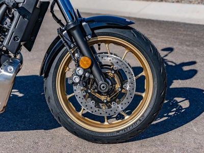 2025 Yamaha XSR700 - Photo 12