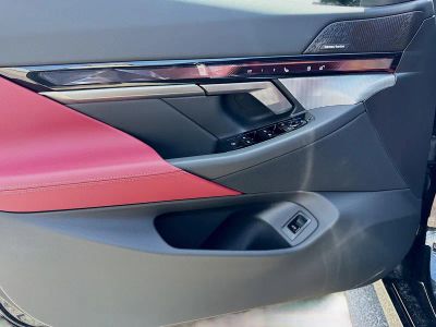 2027 BMW 5 Series — photo 22 view