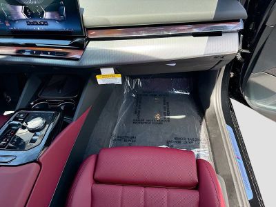 2027 BMW 5 Series — photo 18 view