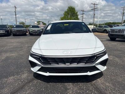 2026 Hyundai Elantra - Photo 2