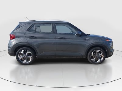 2025 Hyundai Venue — photo 8 view