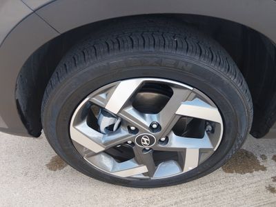 2025 Hyundai Venue — photo 10 view