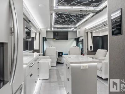 2026 Tiffin Motorhomes Zephyr - Photo 19
