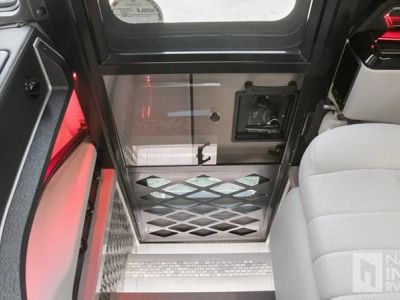 2026 Tiffin Motorhomes Zephyr - Photo 8