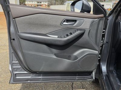 2023 Nissan Rogue — photo 14 view