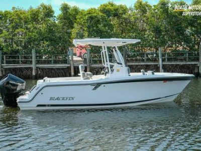 2022 Blackfin 222CC — front three-quarter view