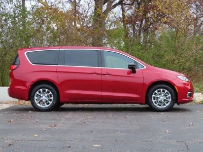 2026 Chrysler Pacifica — side profile view