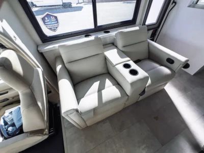 2027 Thor Motor Coach CHATEAU — photo 10 view