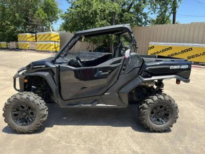 2025 Can-Am® Commander XT 1000R — front three-quarter view