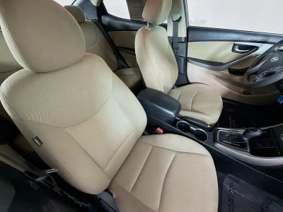 2015 Hyundai Elantra — photo 29 view