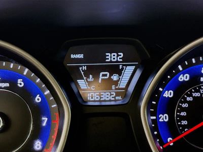 2015 Hyundai Elantra — photo 11 view