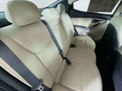 2015 Hyundai Elantra — photo 28 view