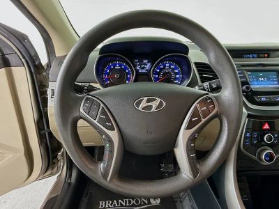 2015 Hyundai Elantra — photo 9 view