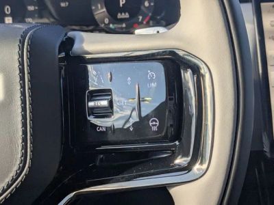 2026 Land Rover Range Rover Velar — photo 18 view