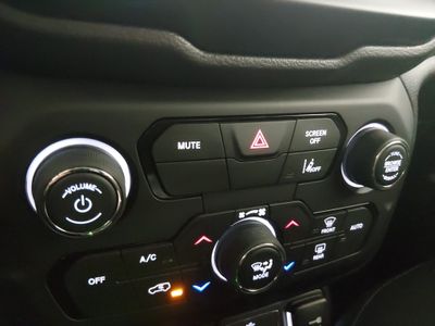 2023 Jeep Renegade - Photo 18