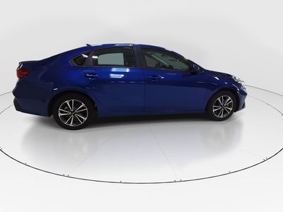 2024 Kia Forte — photo 8 view