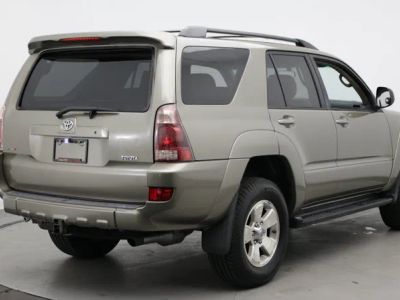 2005 Toyota 4Runner — engine compartment view